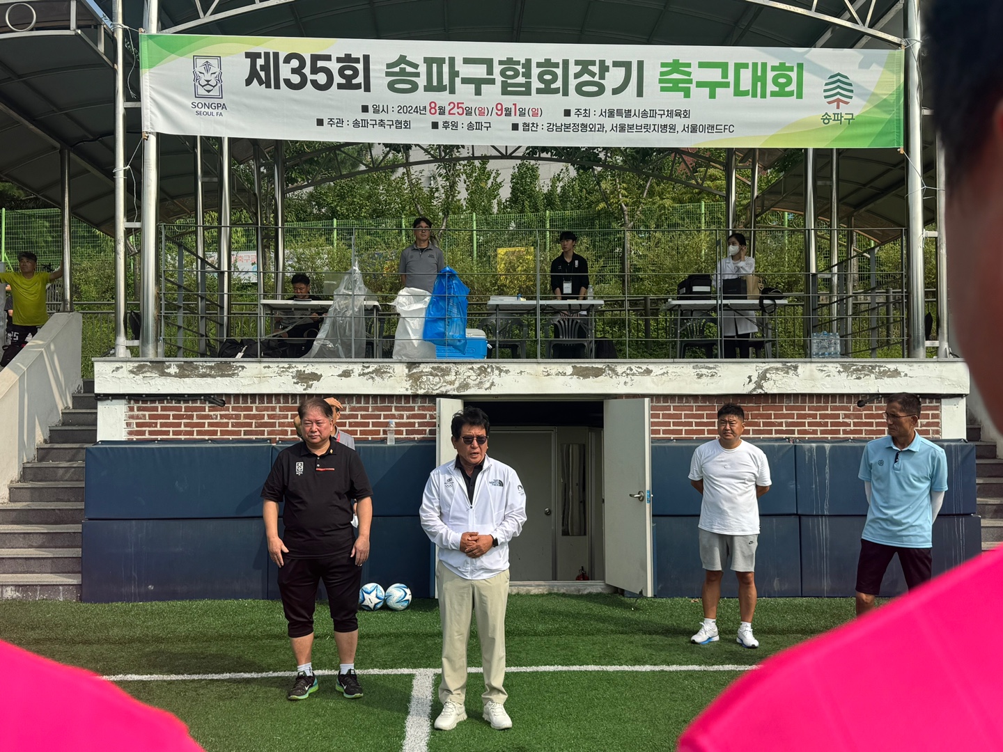 김원섭회장님 짧은 인사말 하는중.jpg